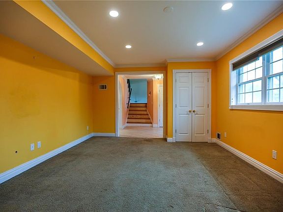 4th image of 3 Cayuga Ln