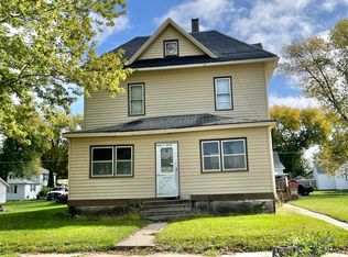 212 4th St NW, Buffalo Center, IA 50424