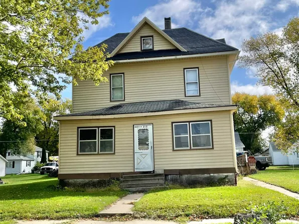 212 4th St NW, Buffalo Center, IA 50424