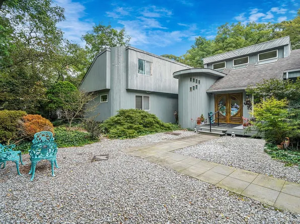 271 Bread And Cheese Hollow Road, Northport, NY 11768