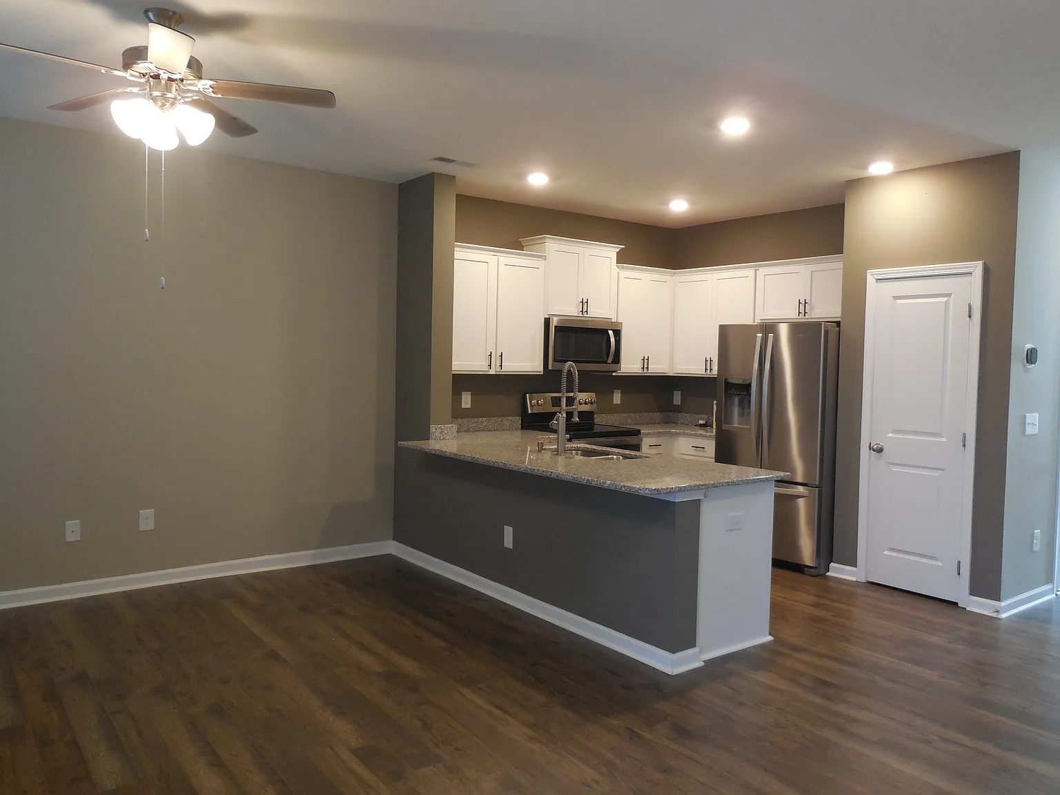 70 Moon Rock Ct — Photo 3