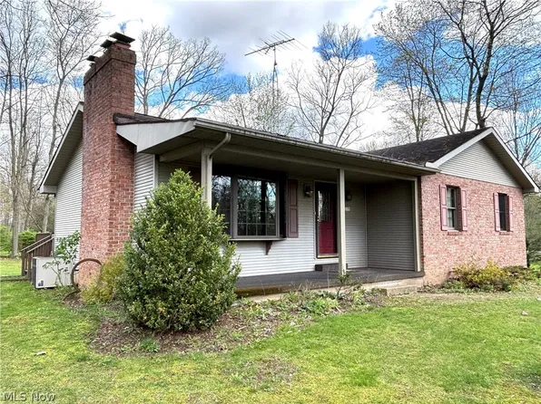 42900 Woodvale Ln, Columbiana, OH 44408