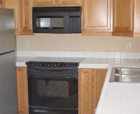 3rd image of 619 Puget St NE