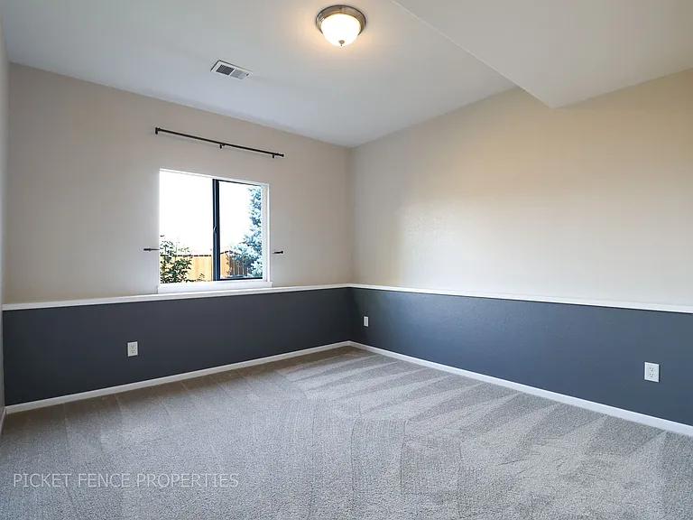 905 Durum St — Photo 8