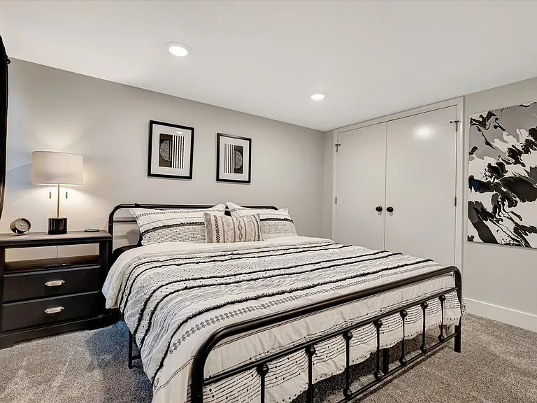 102 Greencroft Dr — Photo 53