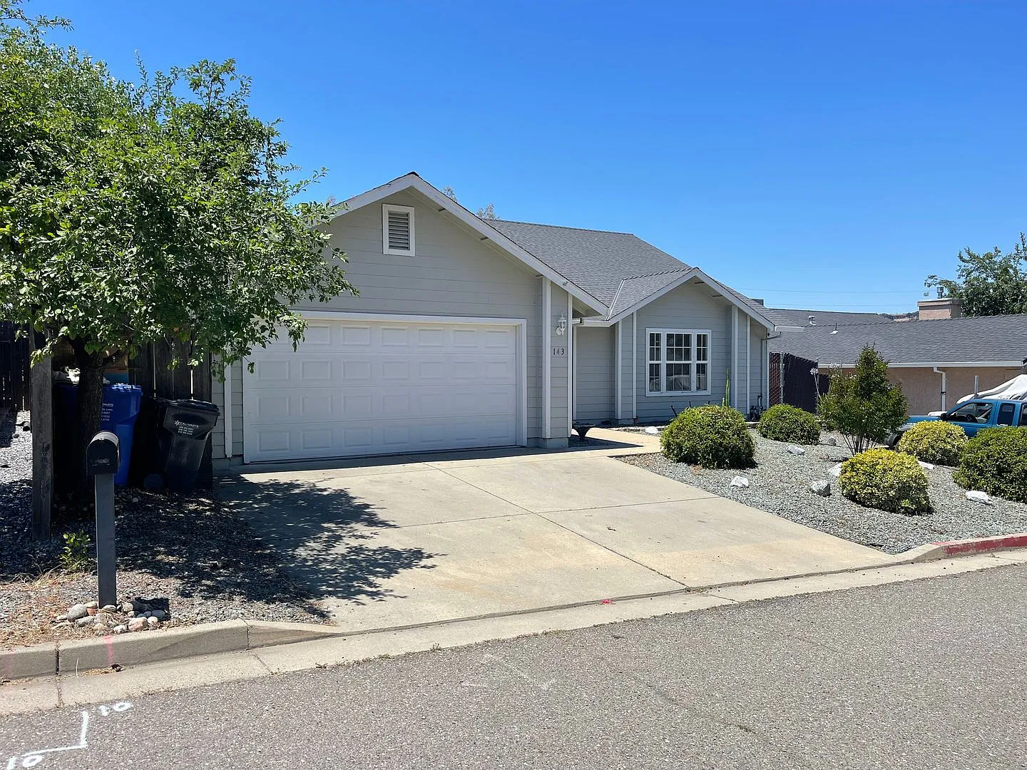 3br/2ba Home with Golf Course Access — Photo 3