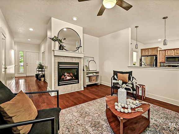 4th image of 2328 E Clifton Dr