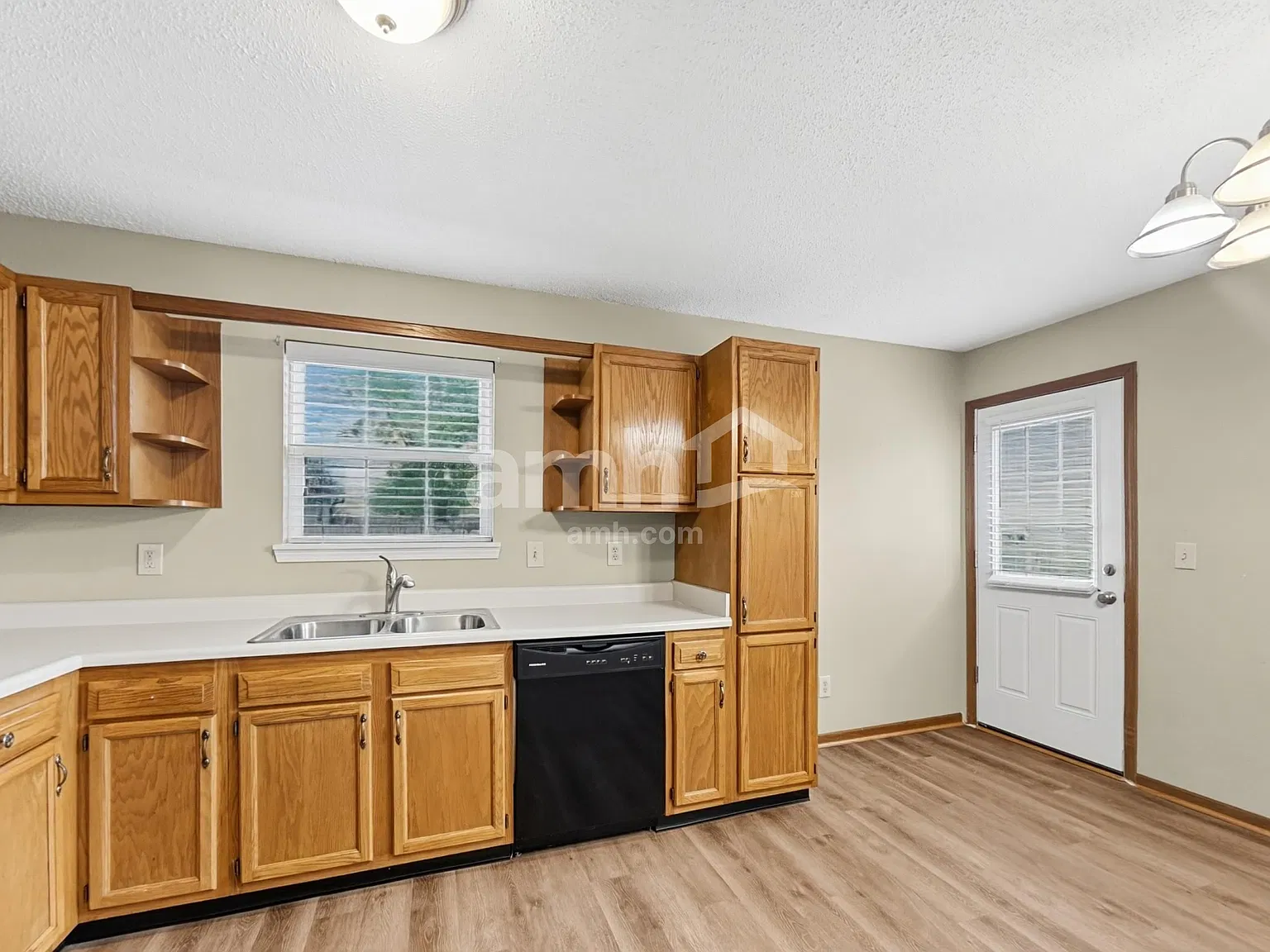 3 bed, 2.0 bath, 1410 sqft, $1,775 — Photo 4