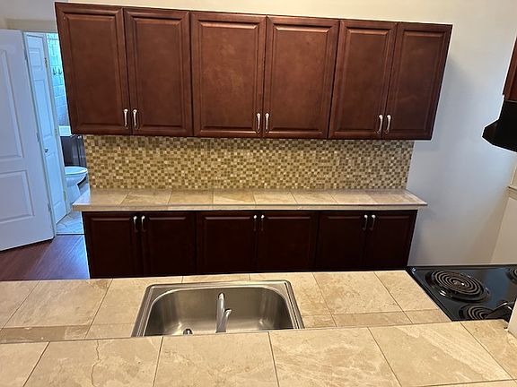 4th image of 4708 Chestnut St APT 1B