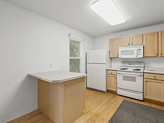 4th image of 1199 W Dun Robin Ct
