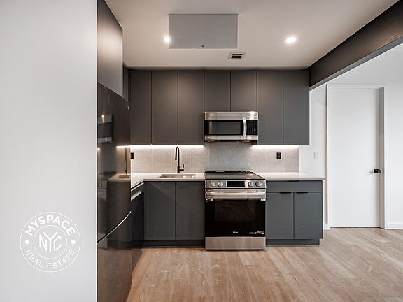 3rd image of 931 Carroll St #306