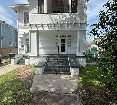 2nd image of 4001 Banks St
