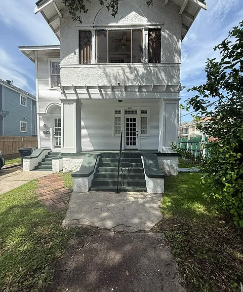 4001 Banks St — Photo 2