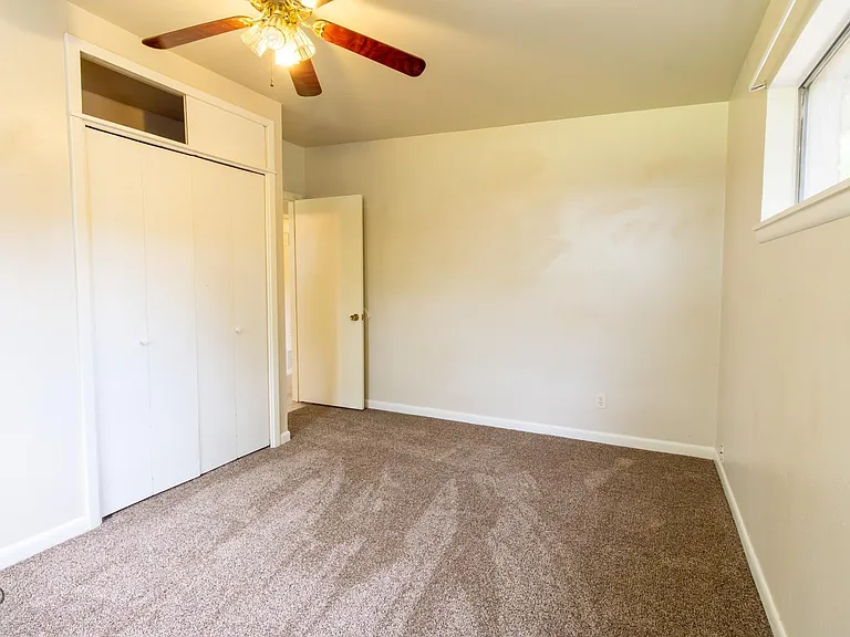 609 W Texas Ave — Photo 23
