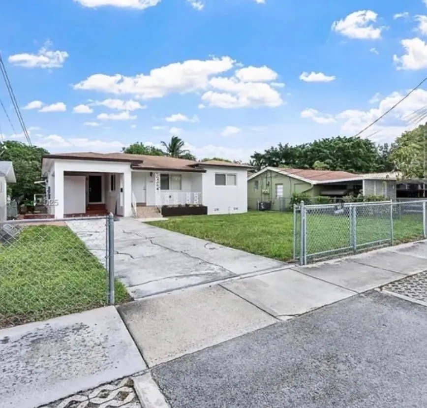 1221 NW 34th Avenue — Photo 1