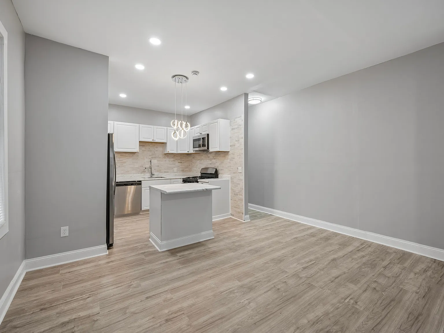 2 bed, 1200 sqft, $1,695 — Photo 4