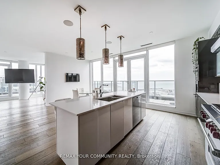150 E Liberty St #Penthouse 2 — Photo 11