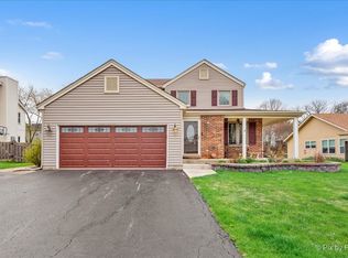 605 Applegate Ln, Lake Zurich, IL 60047