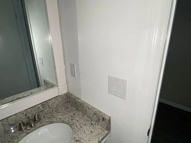 Saint Andrews Square Townhomes — Photo 15