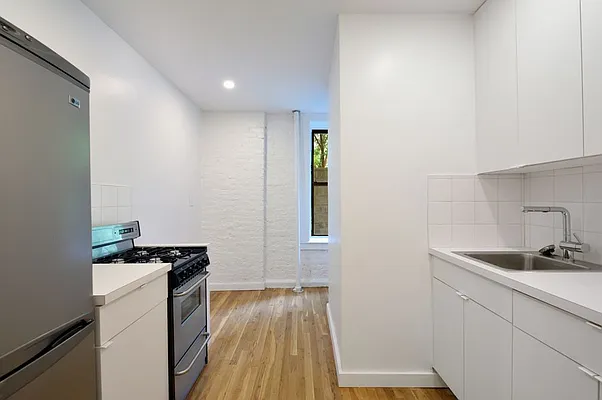 Rented by Aether Property Group | media 22