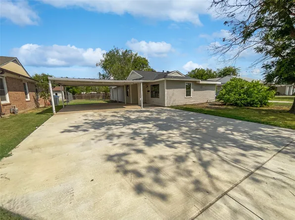 109 Collins Ct, Blue Mound, TX 76131