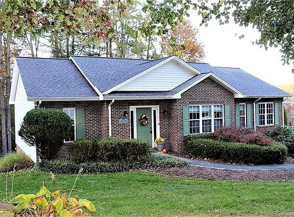 3rd image of 306 Carrituck Ct NE