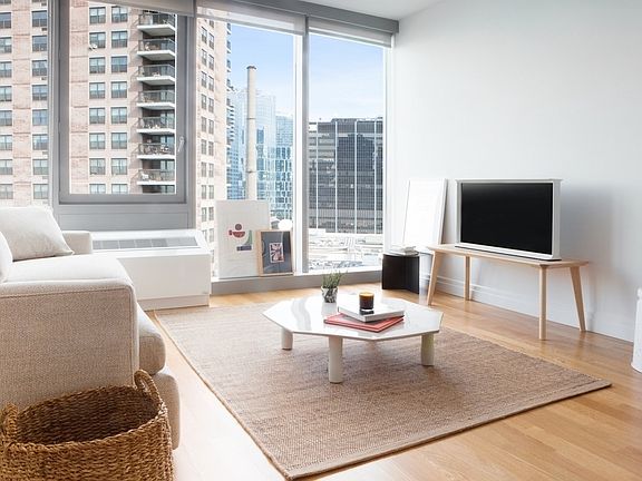 3rd image of 550 W 54th St APT 920