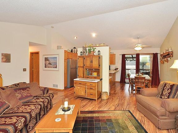 Easily entertain in this great layout!