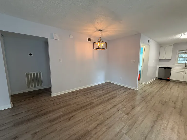 120 N Pinewood Dr #1 — Photo 5