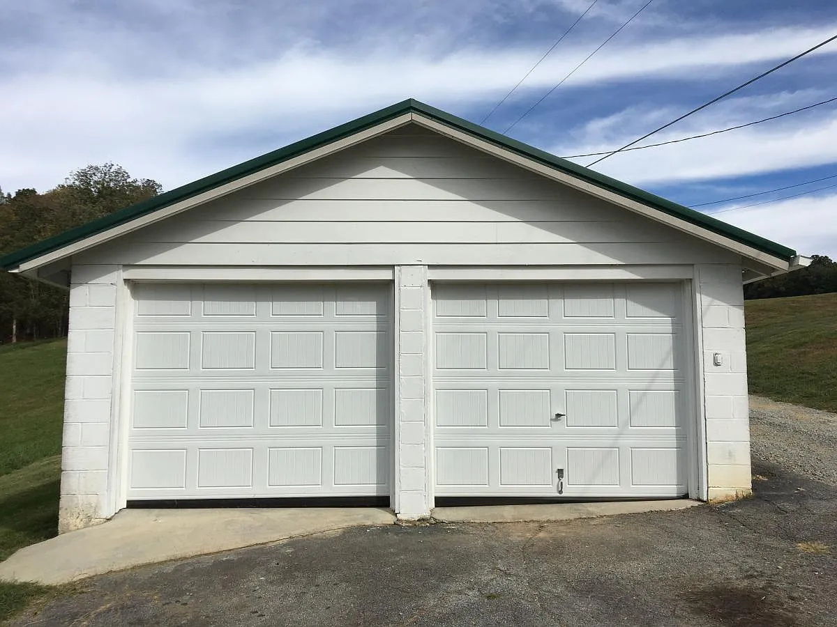 2 bed, 1.5 bath, 1650 sqft, $1,650 — Photo 3