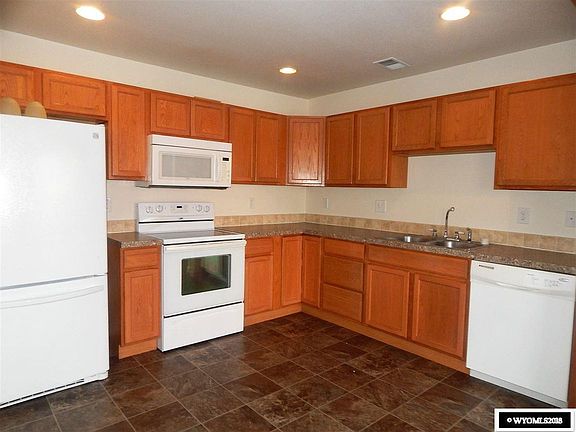 5th image of 1210 Meadow Ln