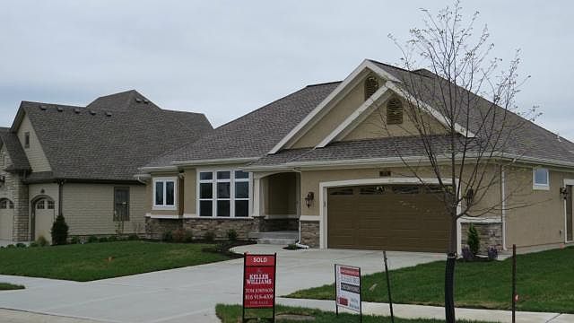 2nd image of 6700 NE 70th St