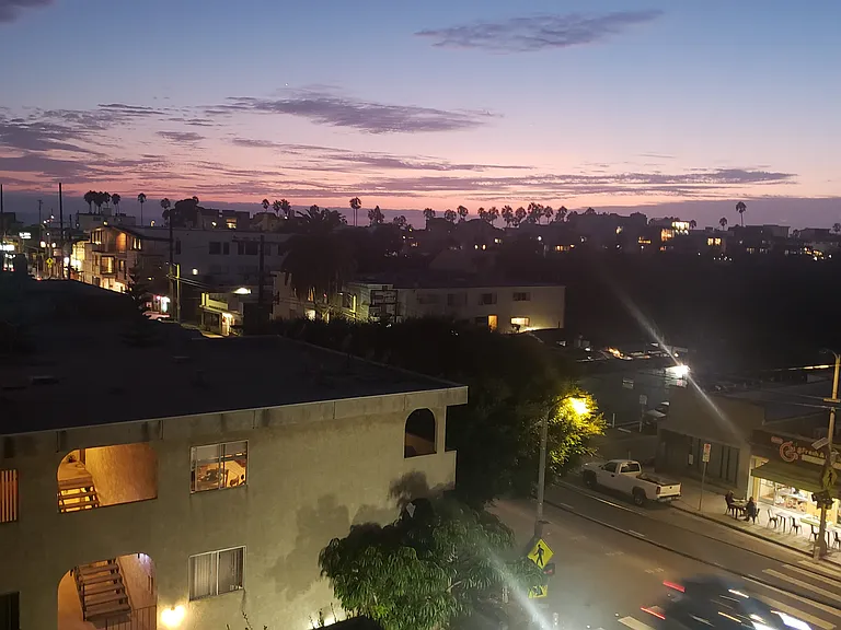 Pershing Dr — Photo 27