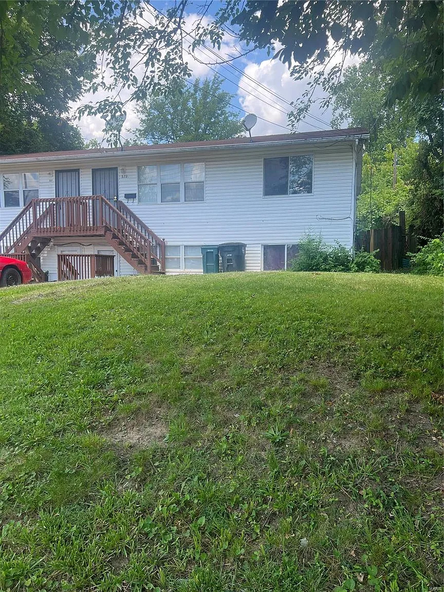 337 Electric St photo 1