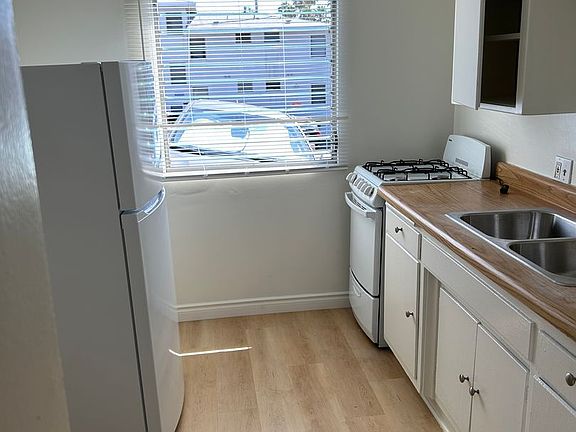 3rd image of 10777 Rose Ave APT 6