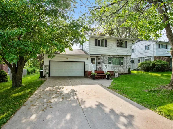 921 S Grove St, Ripon, WI 54971