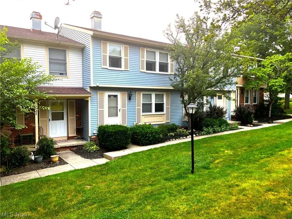 29 Quaker Ridge Dr, Akron, OH 44313