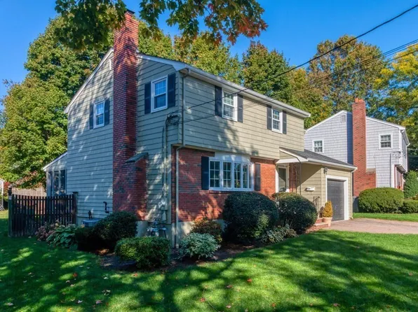 18 Lorraine Ter, Marblehead, MA 01945