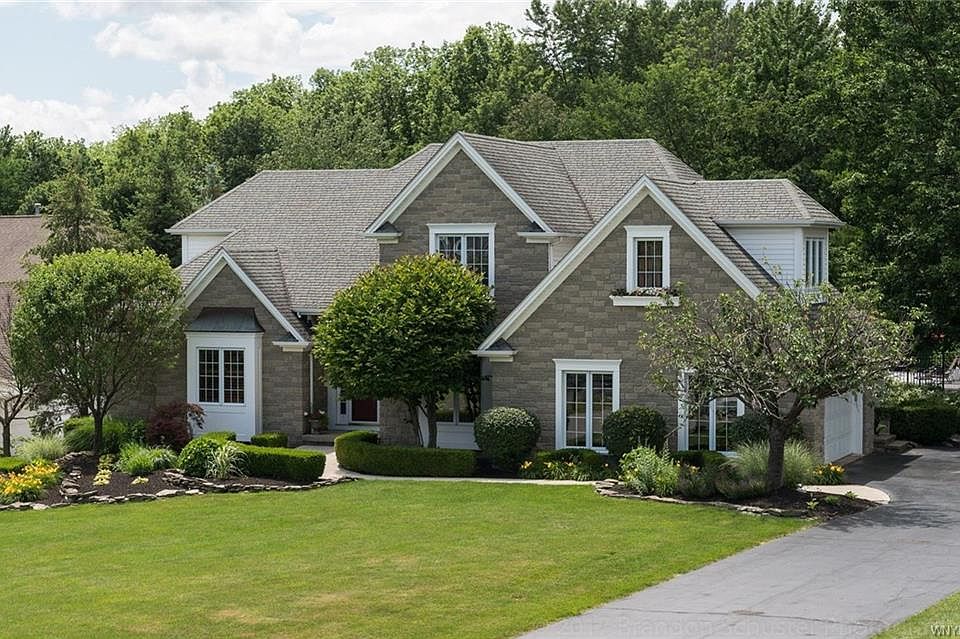 1st image of 30 Edgewater Dr