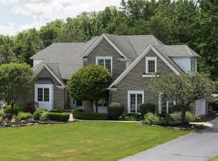30 Edgewater Dr, Orchard Park, NY 14127