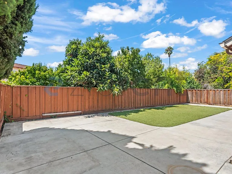 1427 Flickinger Ave — Photo 25