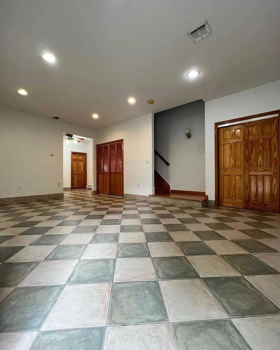 Building Photo - 367 Morse Ave #2