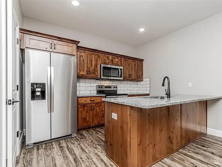 1642 Kenneth Dr — Photo 6