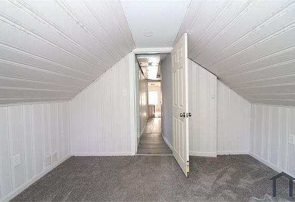 4th image of 3903 S Beech Daly St #3903