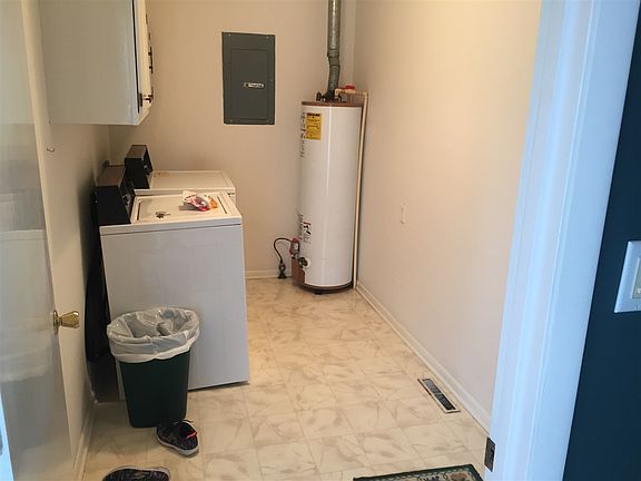 5th image of 209 Skylark Dr