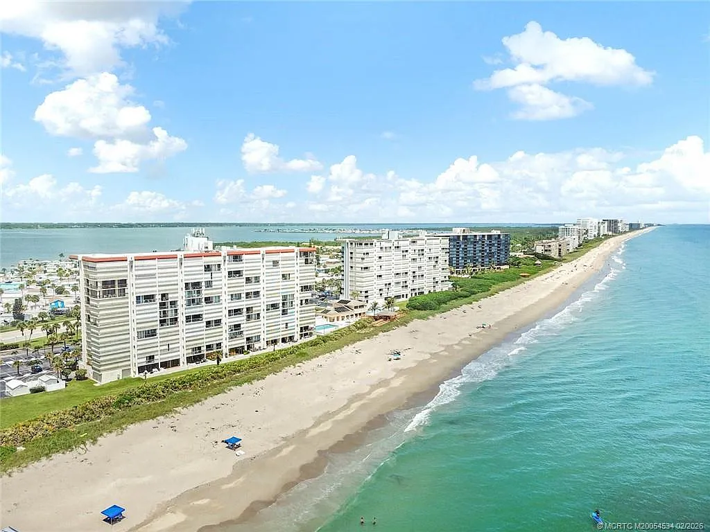 2 bed, 2.0 bath, 1400 sqft, $5,000 — Photo 3