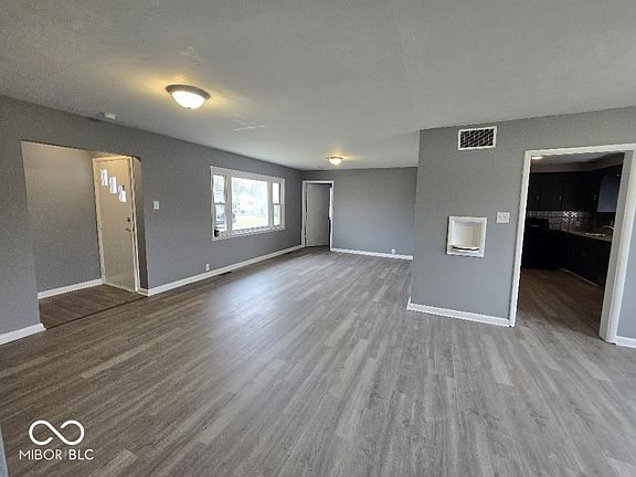 4th image of 203 W Walnut St