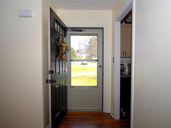 5th image of 166 W Charlotte St