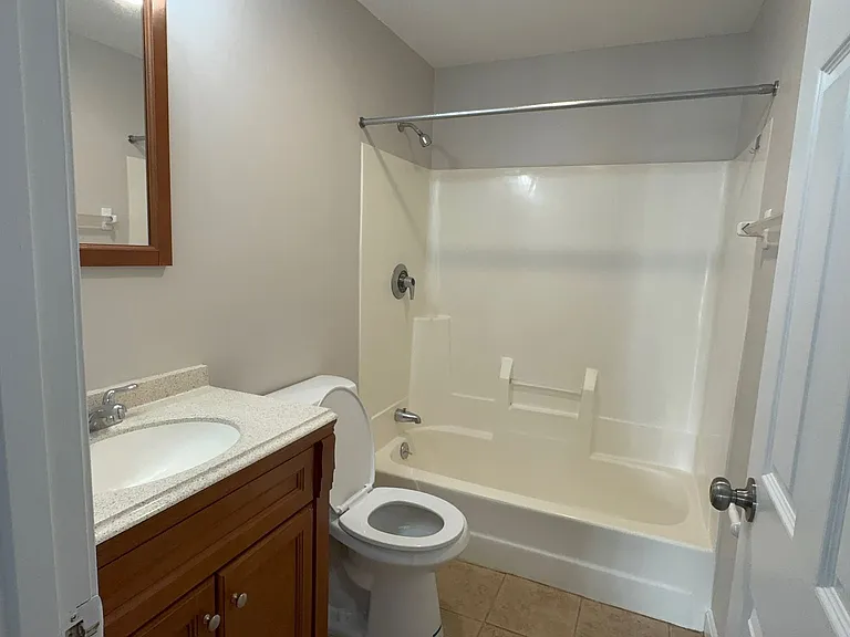 Pondsview Apartments — Photo 81