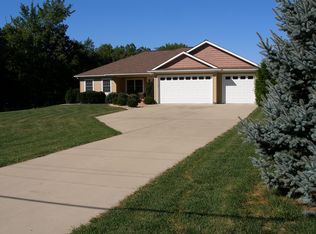 9685 Old Indian Trl, Chatham, IL 62629